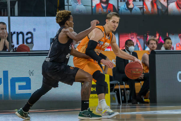 给予球队稳 给予球队稳